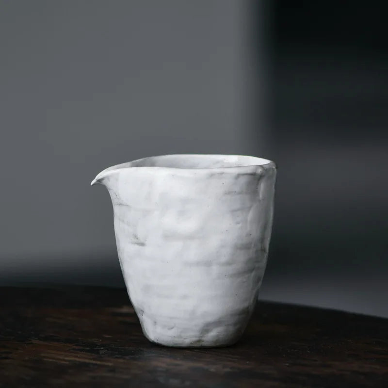 Pichet à Thé en Poterie Grossière, Poudre Yin — Fabrication Artisanale, Service Kung Fu – Pichet 8.7 cm X 9 cm 230ml | Studio Nichijo Paris
