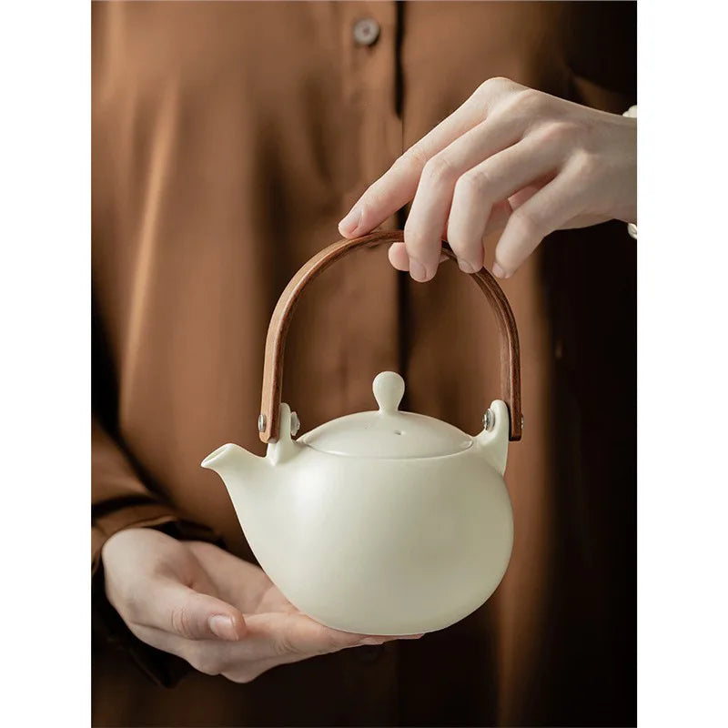 Théière Porcelaine Blanche Japonaise Grande Capacité 350ml, Fabrication Artisanale – | Studio Nichijo Paris
