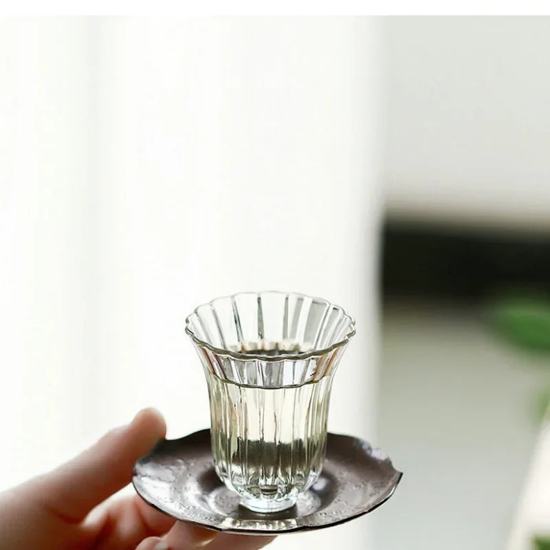 Tasse Thé Cristal Résistant Chaleur Motif Chrysanthème Japonais 50ml, Fabrication Artisanale – | Studio Nichijo Paris