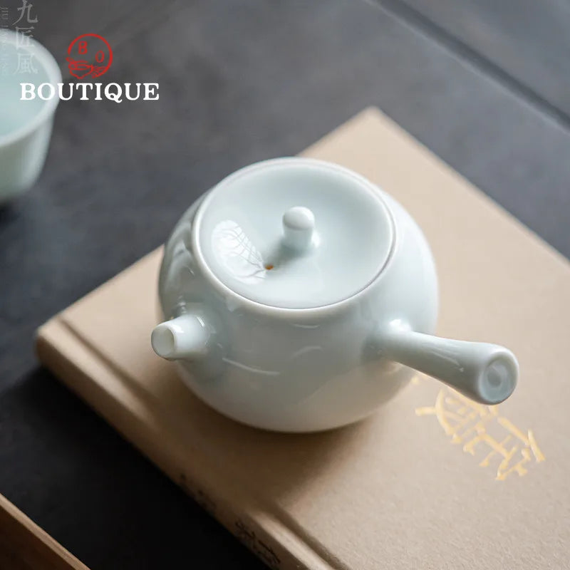 Théière en Céramique Céladon — Faite à la Main – Filtre Intégré – 150 ml – | Studio Nichijo Paris