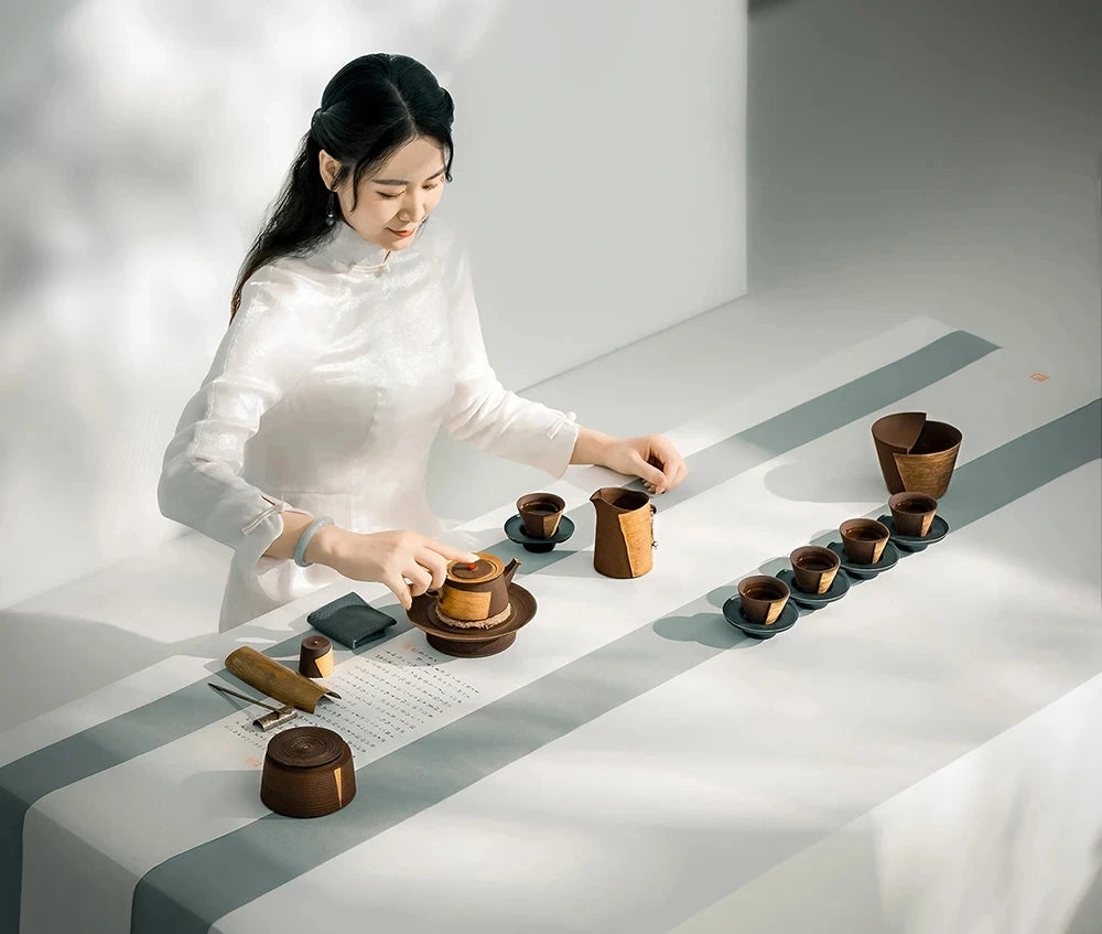 Plateau Tripode Céramique Rugueuse Japonaise Fruits et Snacks, Fabrication Artisanale – | Studio Nichijo Paris