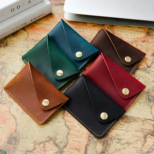 Porte-cartes minimaliste en peau de vache fait à la main. Petit portefeuille créatif en cuir de vache avec fermeture à pression. Sac à cartes rétro japonais. – | Studio Nichijo Paris