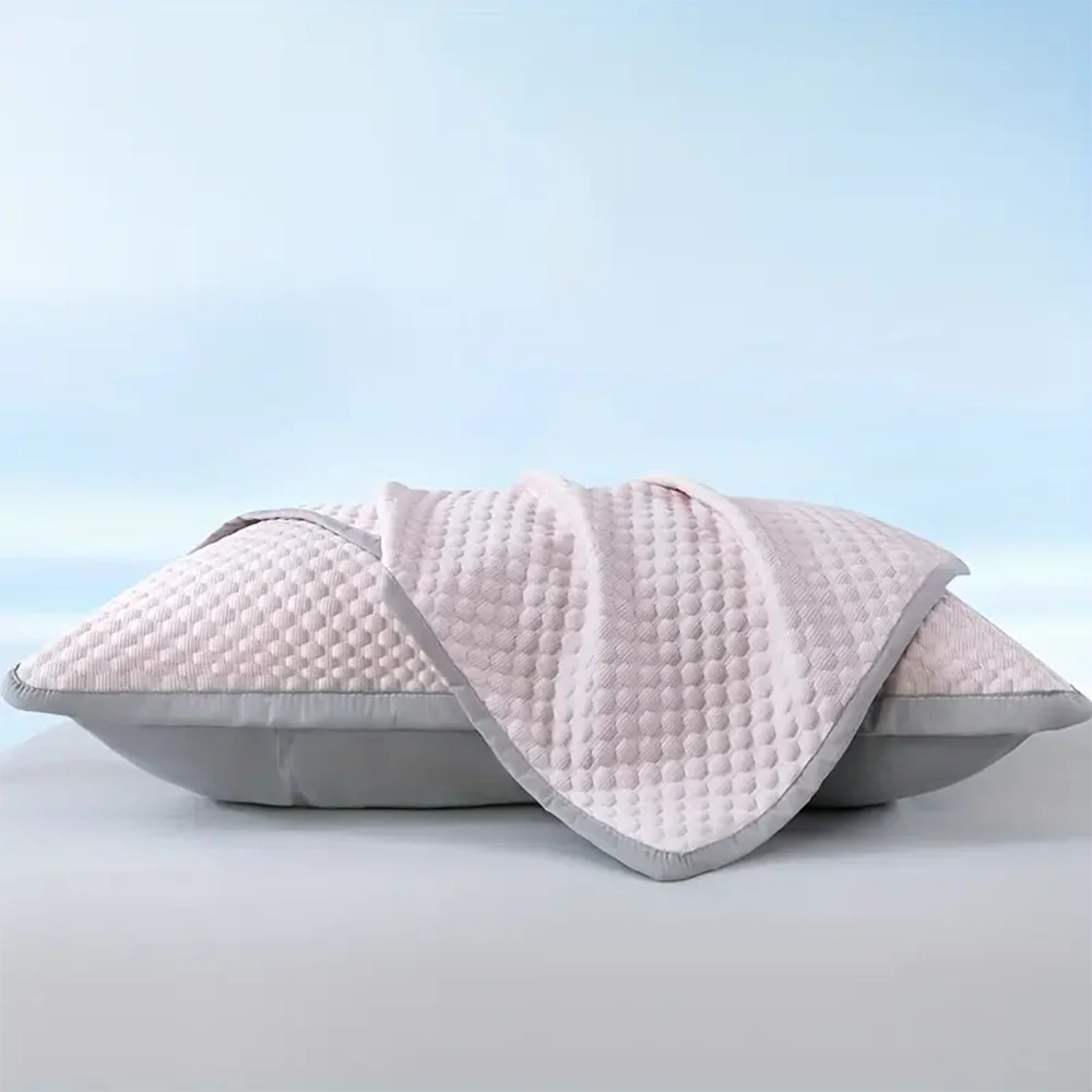 Housse d'oreiller rafraîchissante en soie glacée - Natsu – Rose | Studio Nichijo Paris