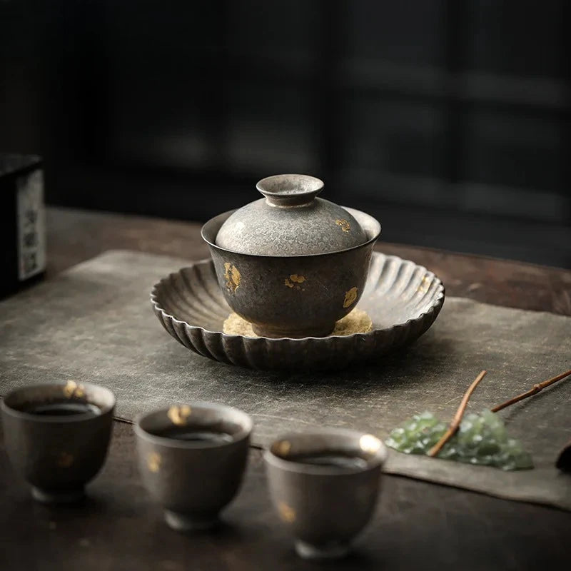 Gaiwan Porcelaine Émaillée Rouille Dorée Cérémonie du Thé, Fabrication Artisanale – | Studio Nichijo Paris