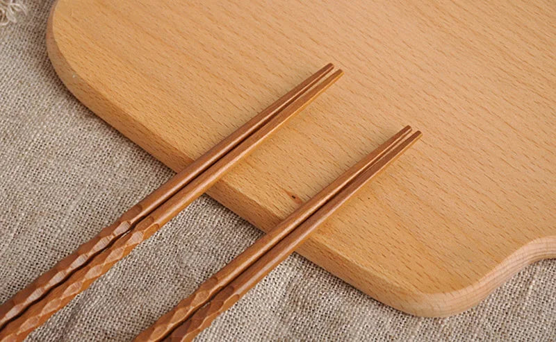 Baguettes Bois Sculptées Main Sushi Nouilles Qualité Alimentaire 23,5cm — Fabrication Artisanale – | Studio Nichijo Paris